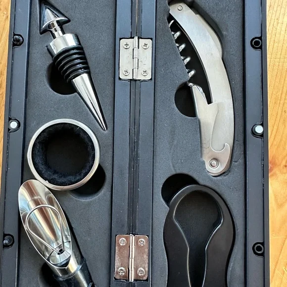 Black Wine Accessory Set - Picture 3 of 9